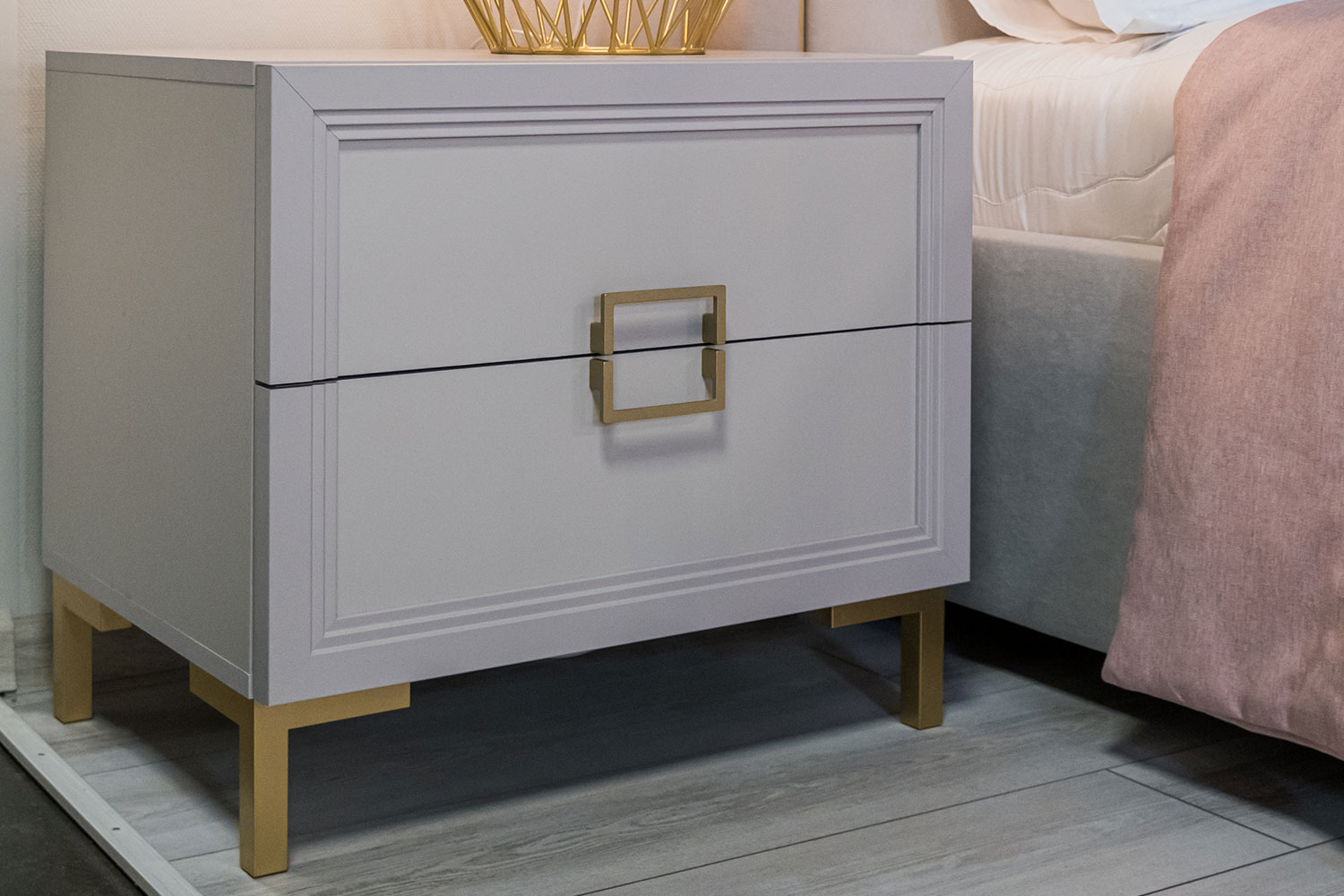 Прикроватные тумбы - изображение №6 "Прикроватная тумба Дольче с выдвижными ящиками"  на www.Angstrem-mebel.ru