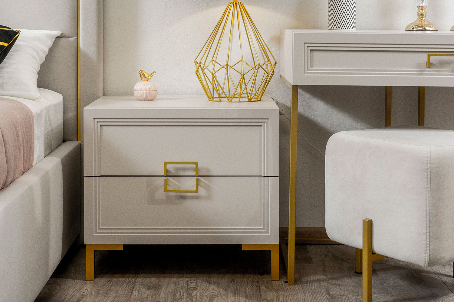 Прикроватные тумбы - изображение №10 "Прикроватная тумба Дольче с выдвижными ящиками"  на www.Angstrem-mebel.ru