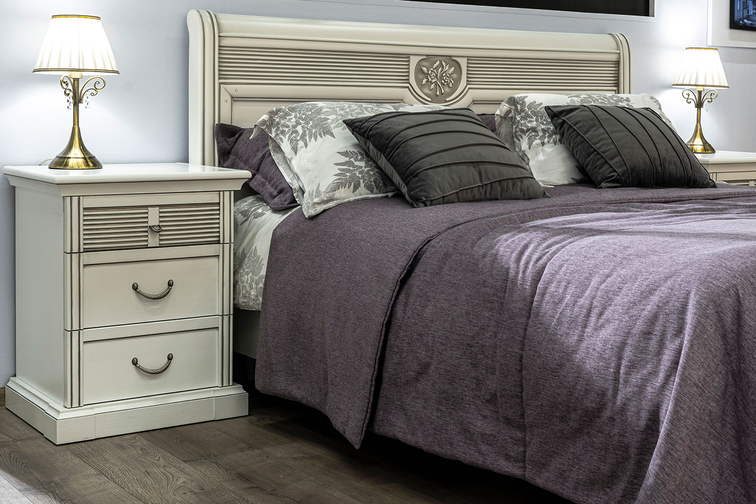 Двуспальные кровати - изображение №8 "Кровать Изотта 180 х 200"  на www.Angstrem-mebel.ru