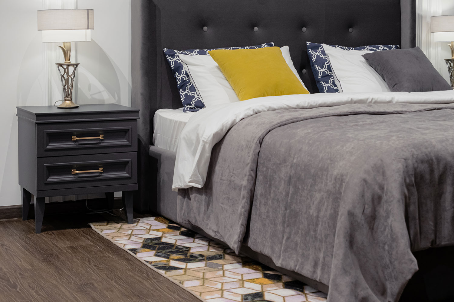 Прикроватные тумбы - изображение №5 "Прикроватная тумба Орландо с выдвижными ящиками"  на www.Angstrem-mebel.ru